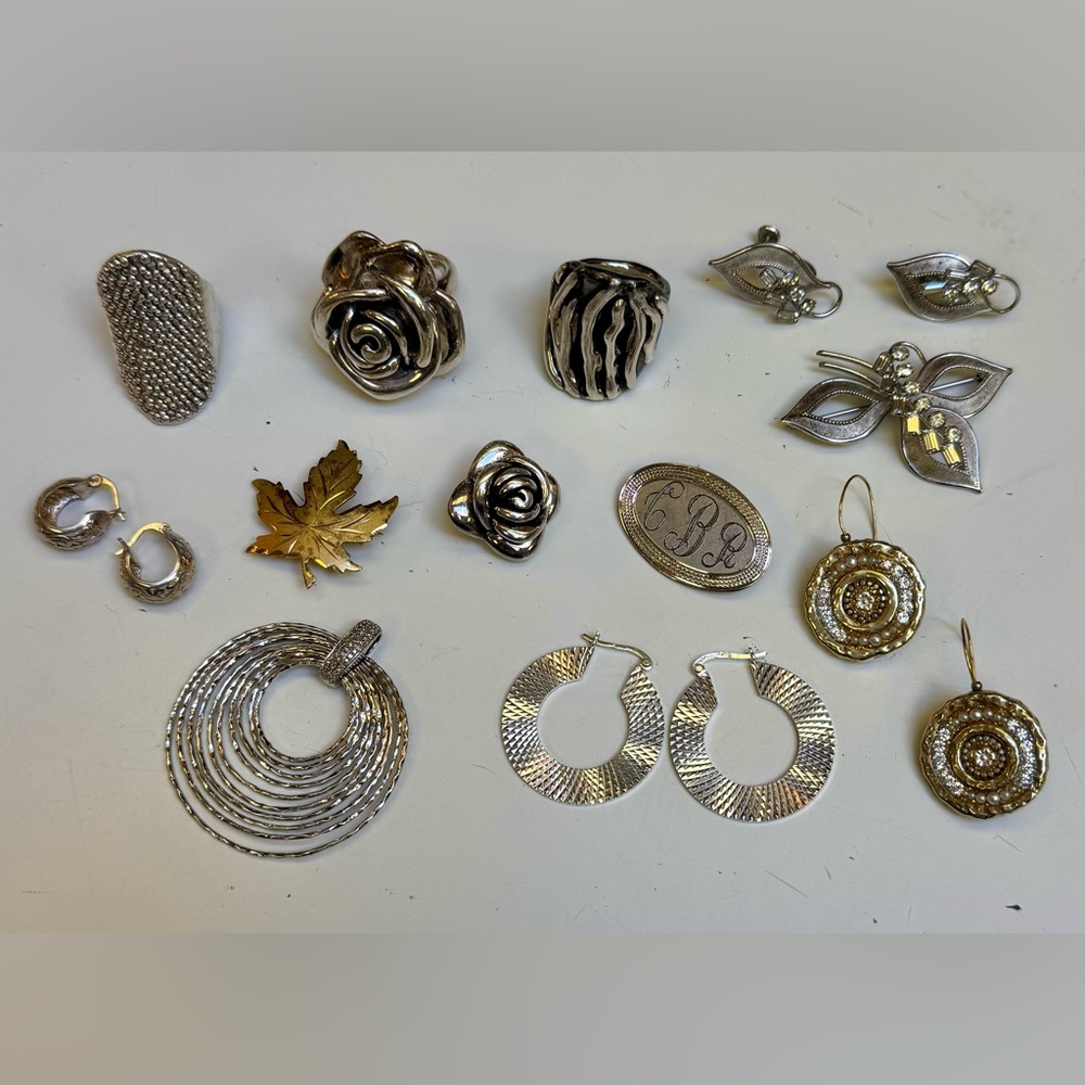 Sterling silver vintage 16pc bundle 81.1 grams 
Rings~Pins~Pendants~Earrings